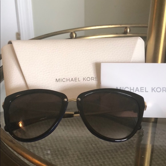 Gorgeous Michael Kors sunnies! - Picture 1 of 3